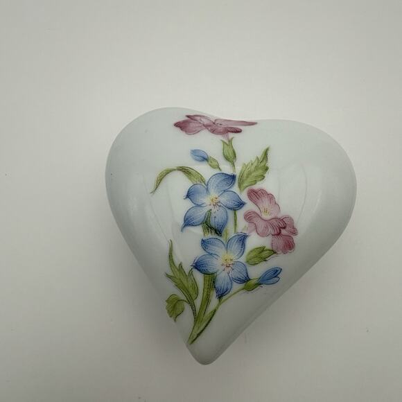 Vintage Rochard Limoges France Porcelain Violet Floral Heart Trinket Box White - Picture 1 of 7